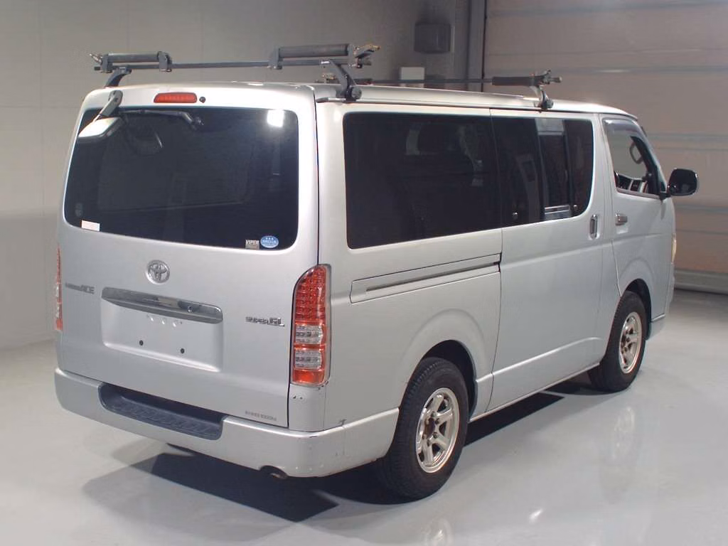 TOYOTA REGIUS ACE