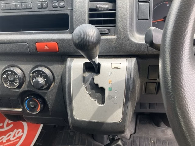 TOYOTA REGIUS ACE