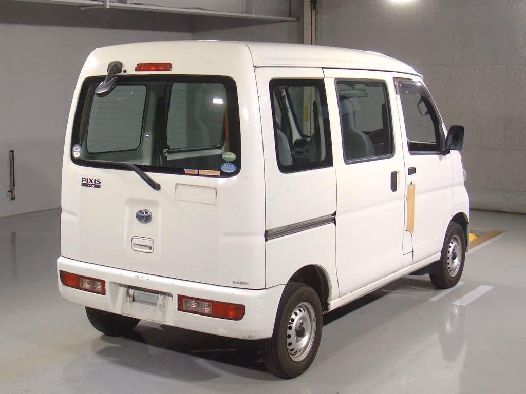 TOYOTA PIXIS VAN