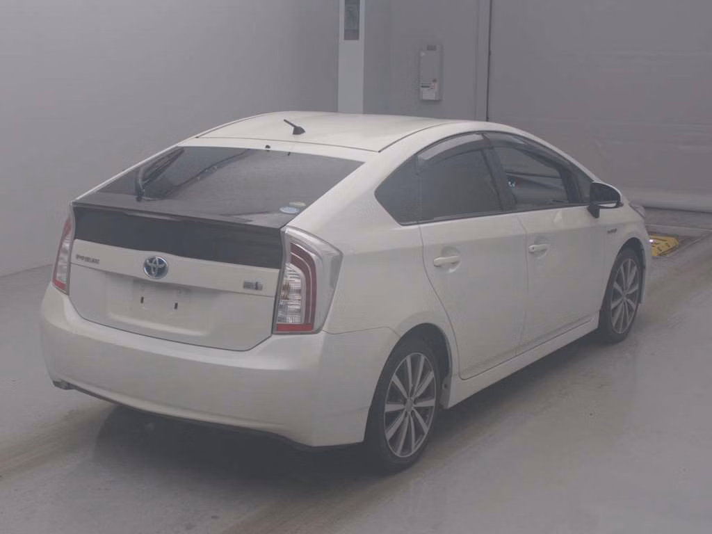 TOYOTA PRIUS