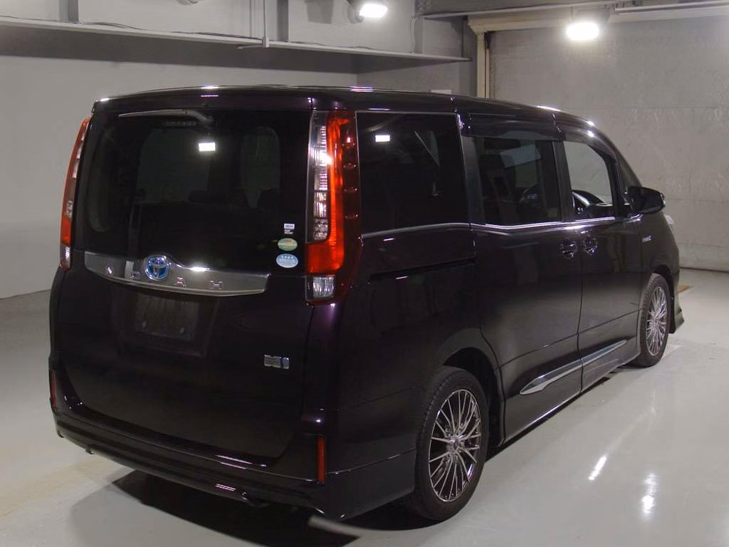 TOYOTA NOAH