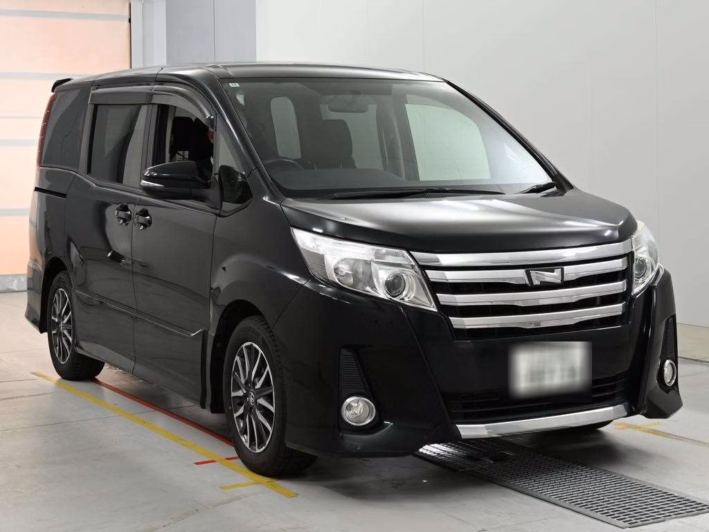 TOYOTA NOAH