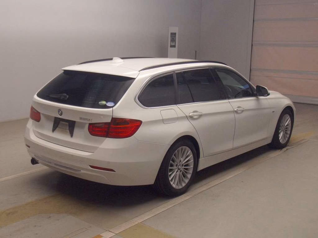 BMW 3-SERIES
