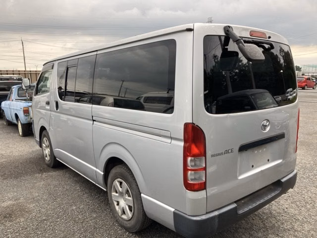 TOYOTA REGIUS ACE