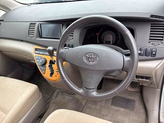 TOYOTA ISIS