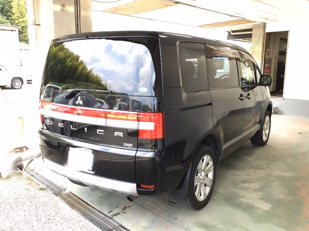 MITSUBISHI DELICA D:5