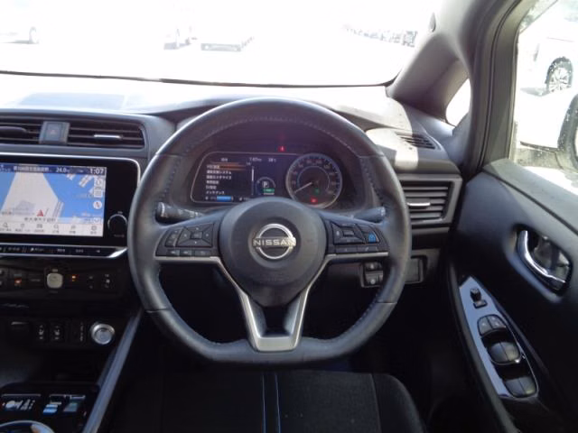NISSAN LEAF