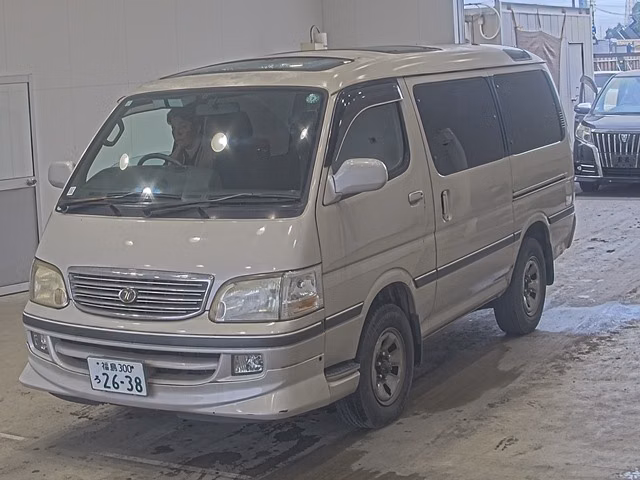 TOYOTA HIACE
