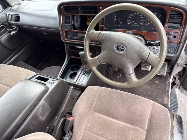 TOYOTA HIACE