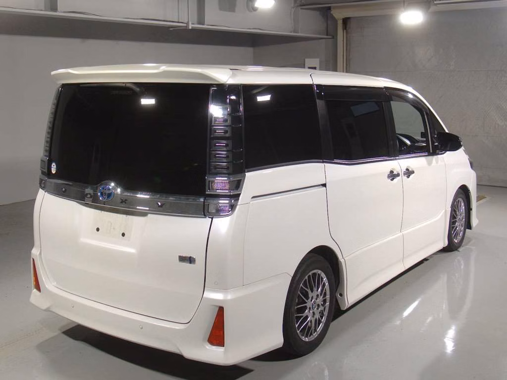 TOYOTA VOXY