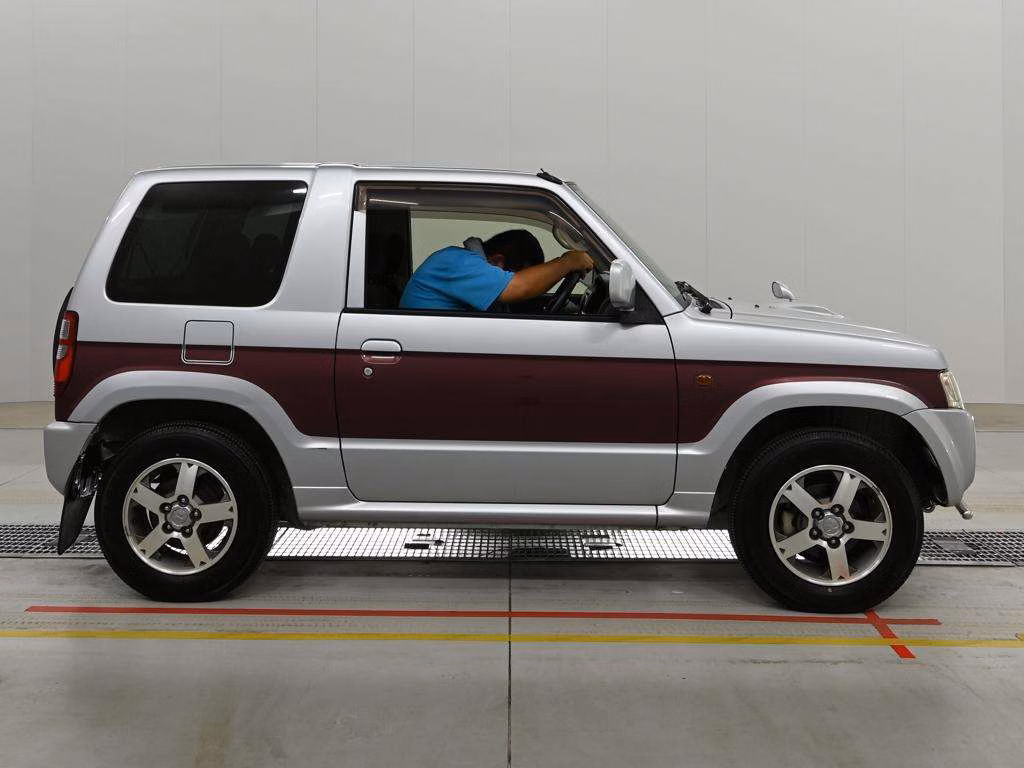 MITSUBISHI PAJERO MINI
