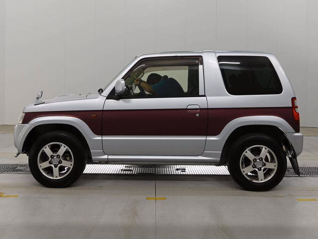 MITSUBISHI PAJERO MINI