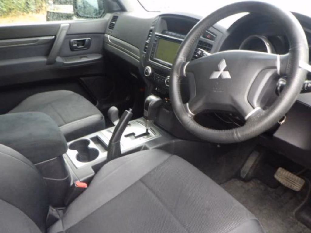 MITSUBISHI PAJERO