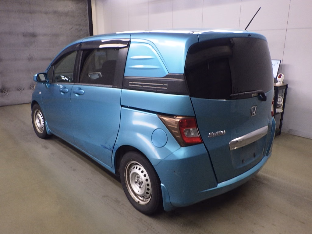 HONDA FREED SPIKE