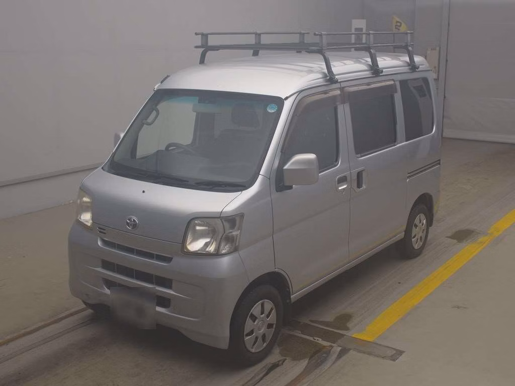 TOYOTA PIXIS VAN