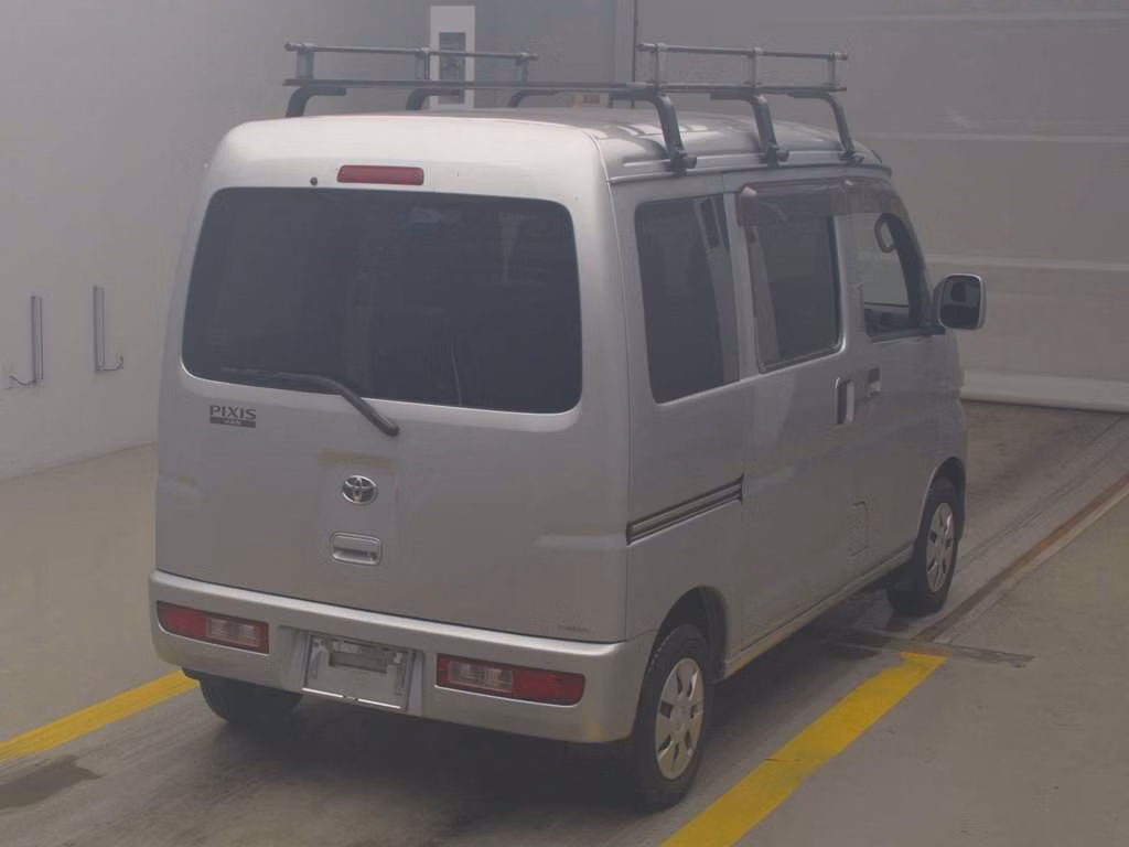 TOYOTA PIXIS VAN