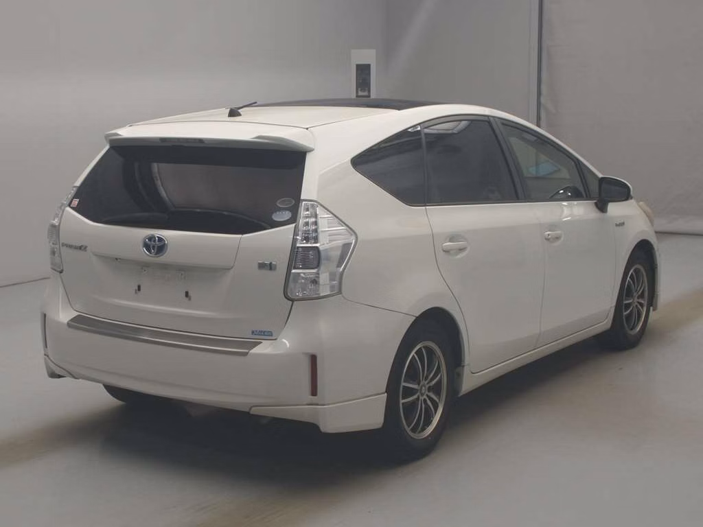 TOYOTA PRIUS ALPHA
