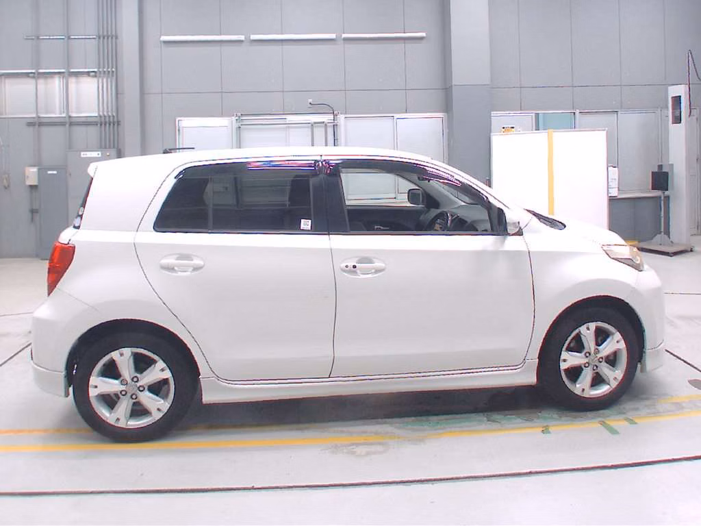 TOYOTA IST