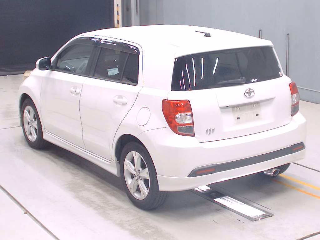 TOYOTA IST