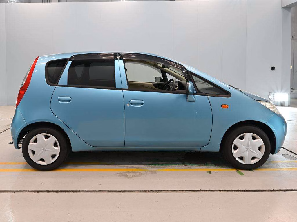 MITSUBISHI COLT