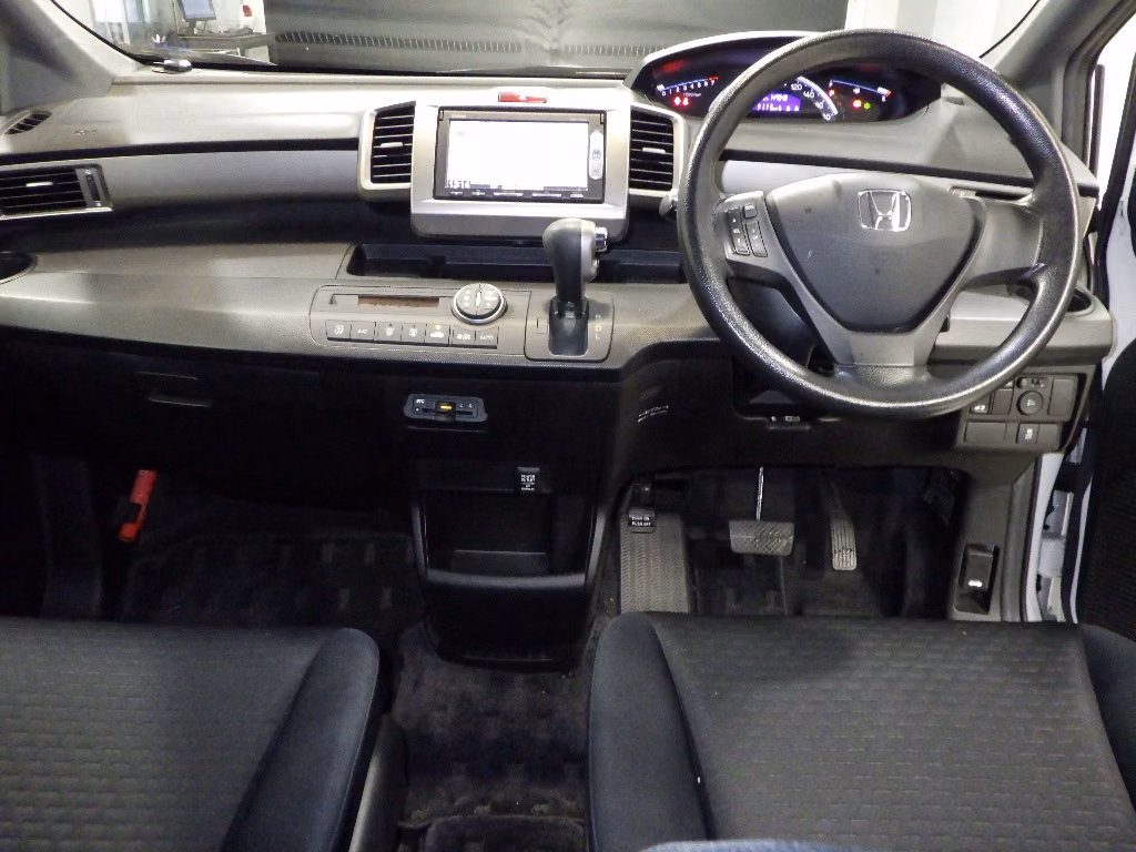 HONDA FREED SPIKE