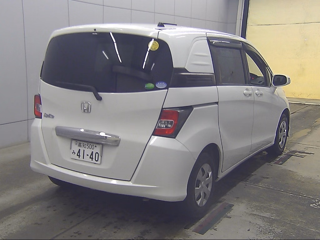 HONDA FREED SPIKE
