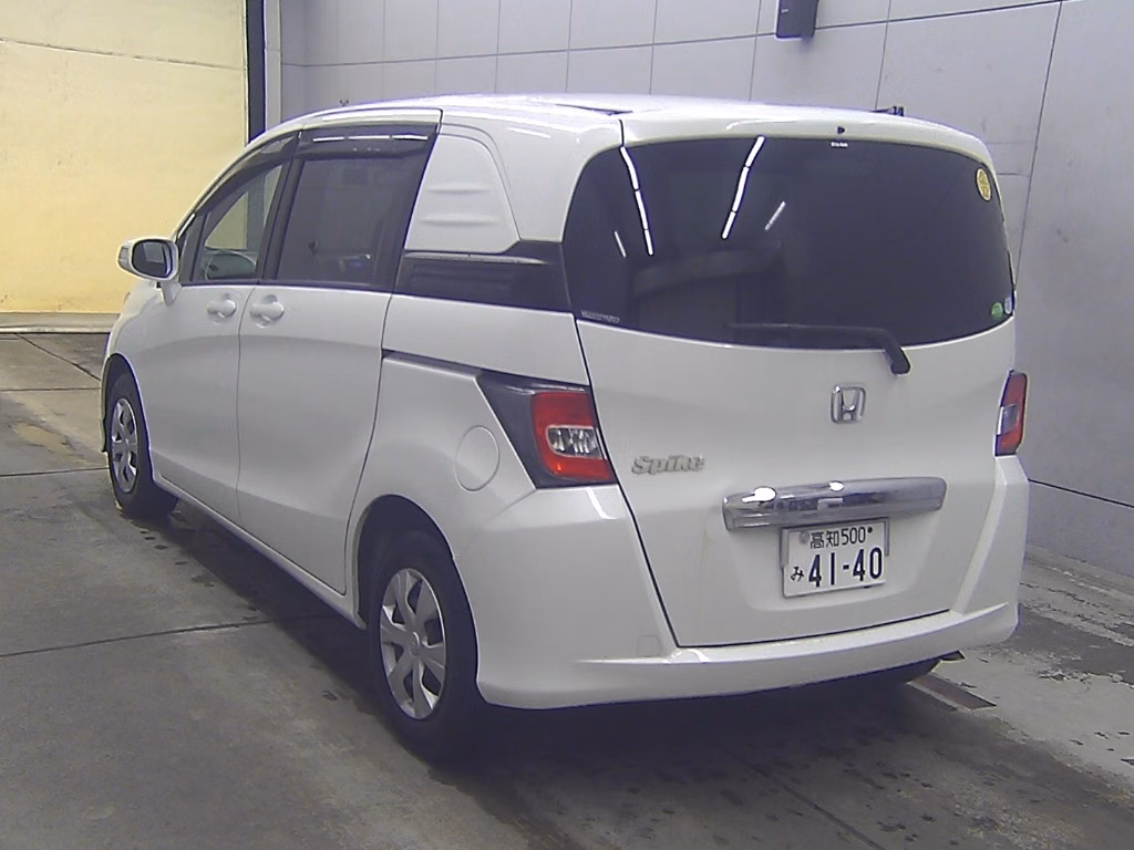 HONDA FREED SPIKE