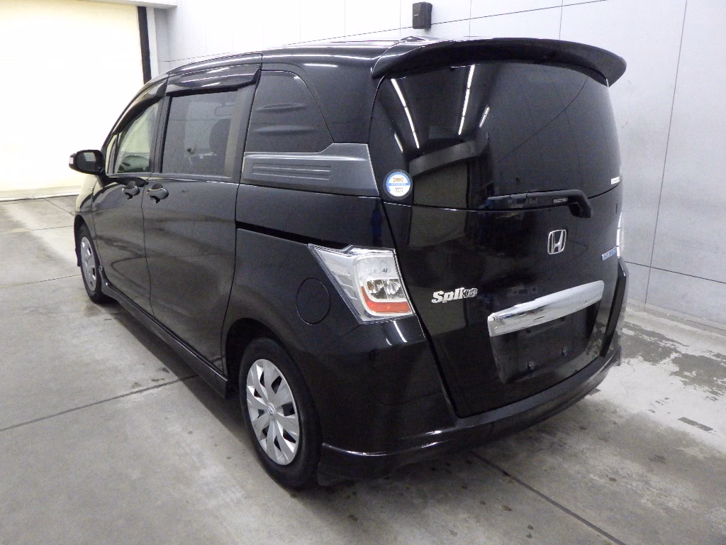 HONDA FREED SPIKE