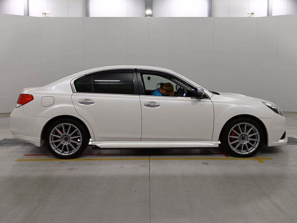SUBARU LEGACY B4
