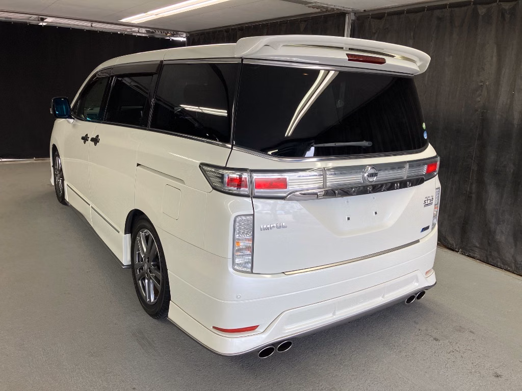 NISSAN ELGRAND