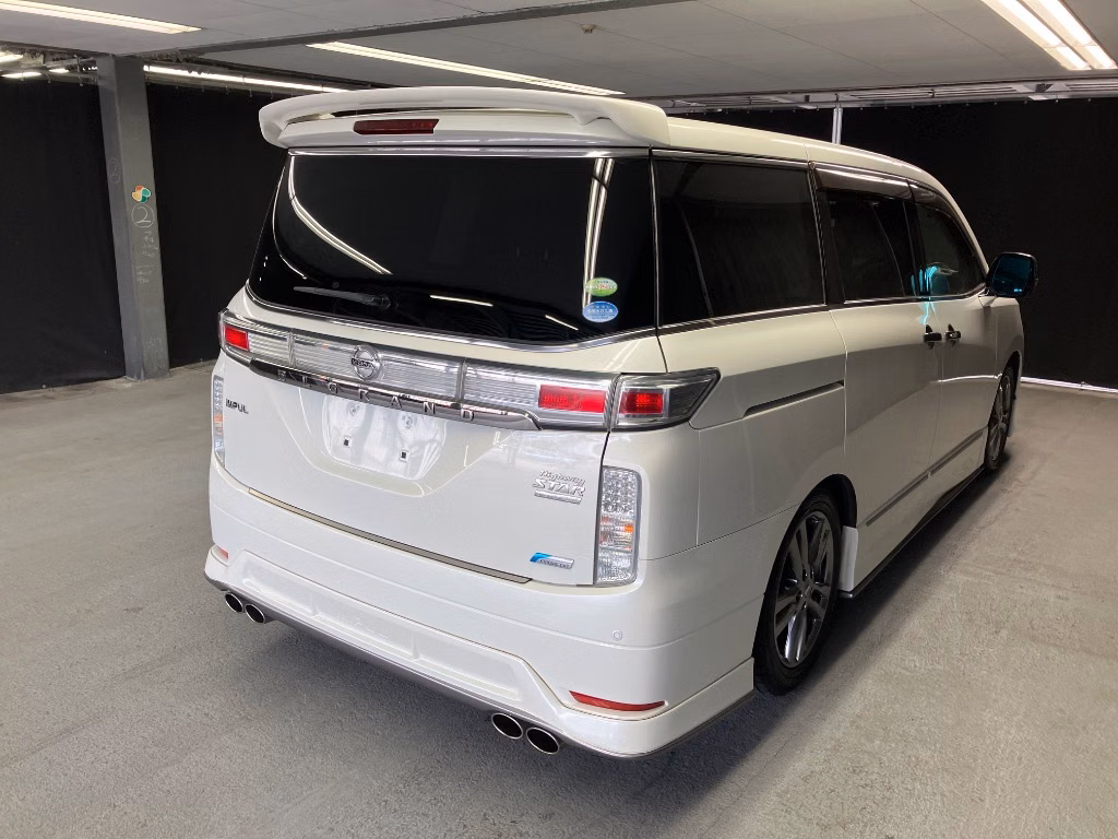 NISSAN ELGRAND
