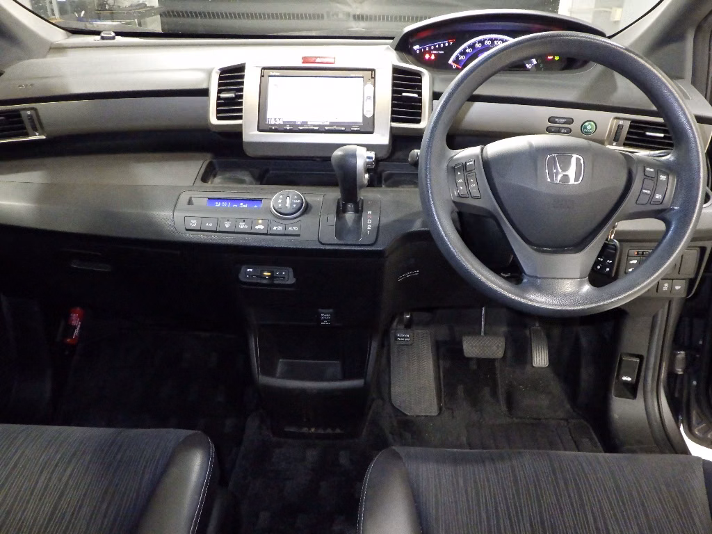 HONDA FREED SPIKE