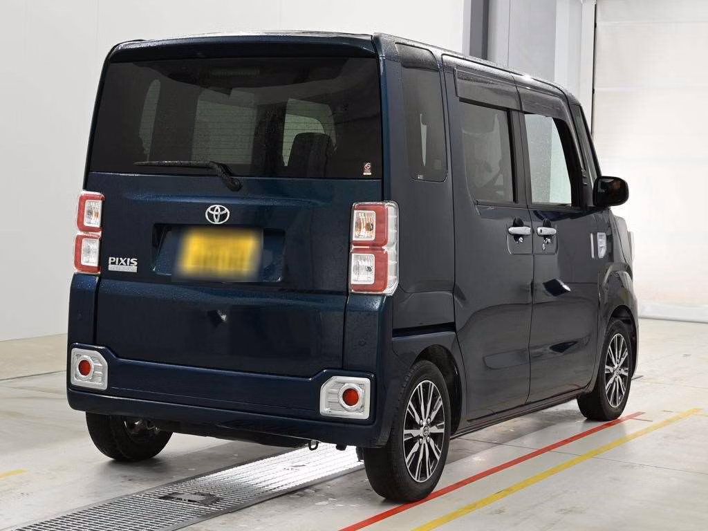 TOYOTA PIXIS MEGA