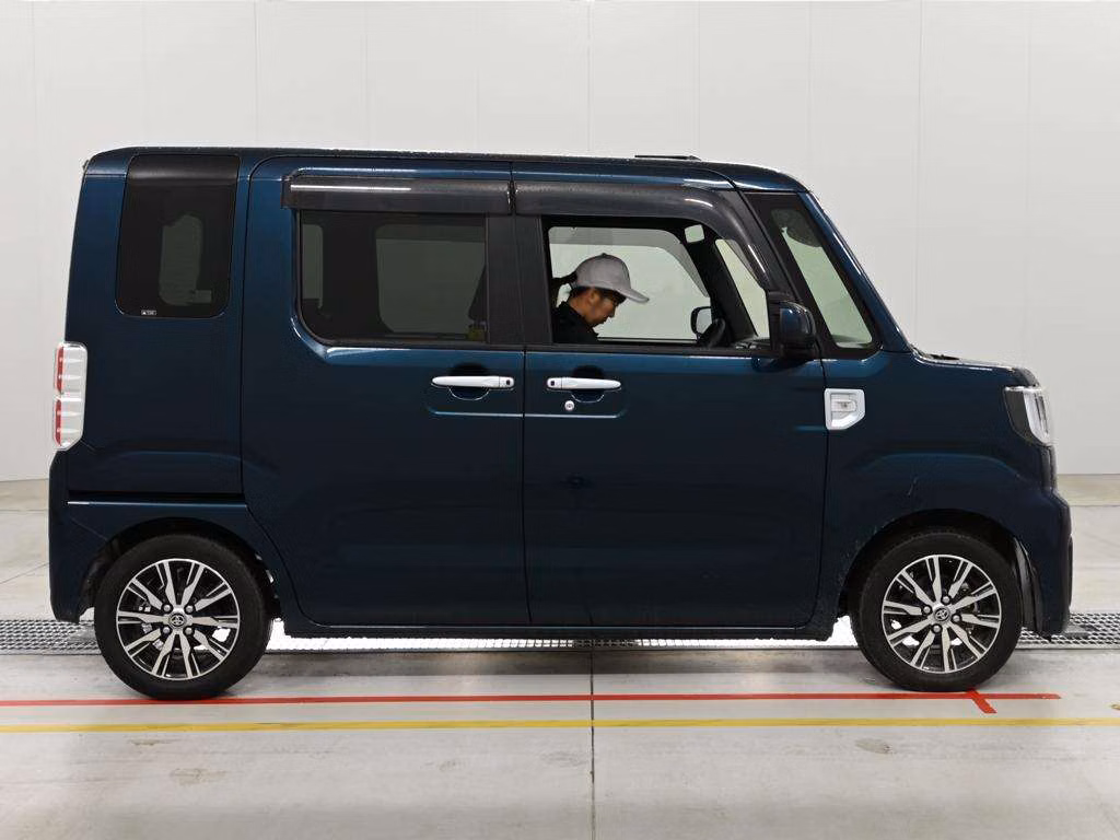 TOYOTA PIXIS MEGA