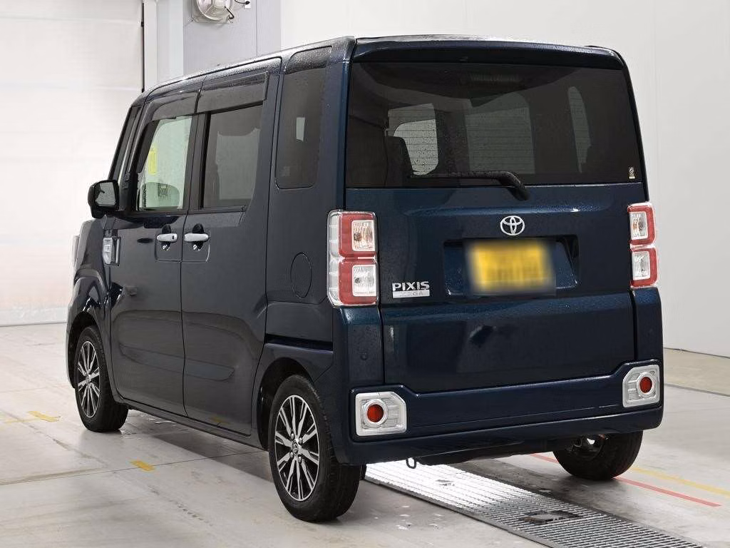 TOYOTA PIXIS MEGA