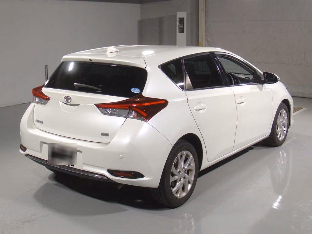 TOYOTA AURIS