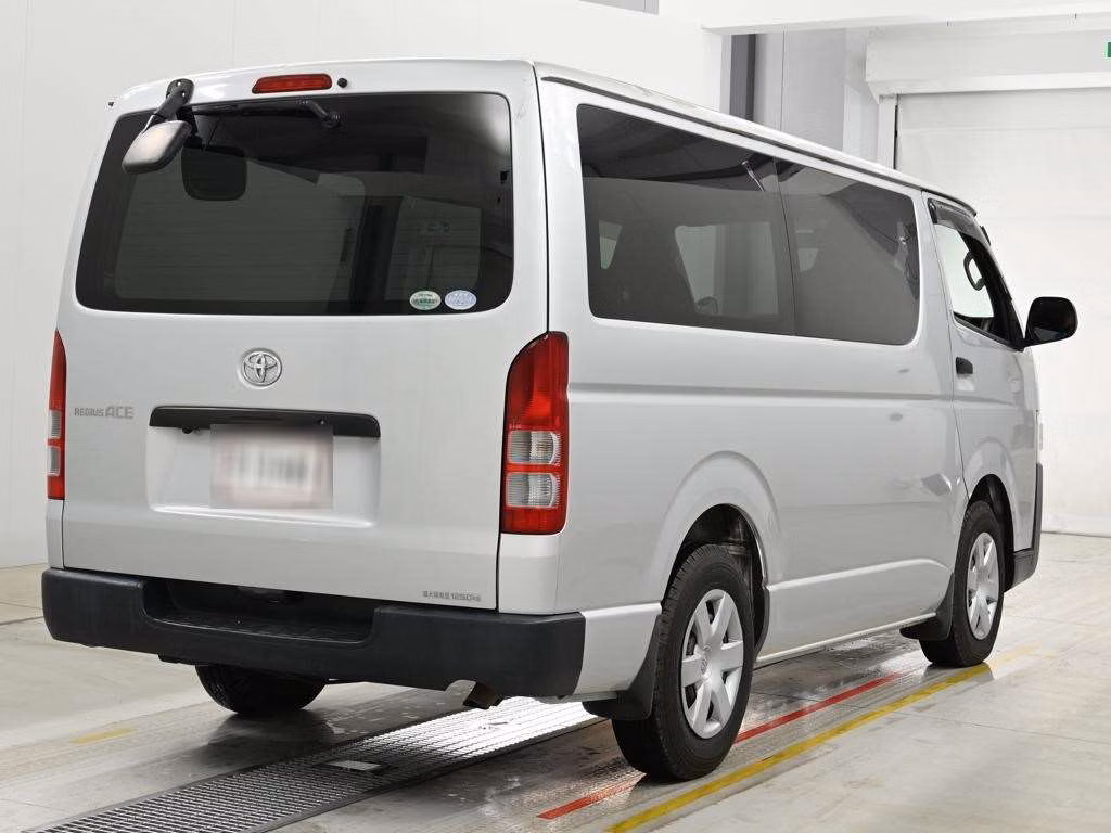 TOYOTA REGIUS ACE