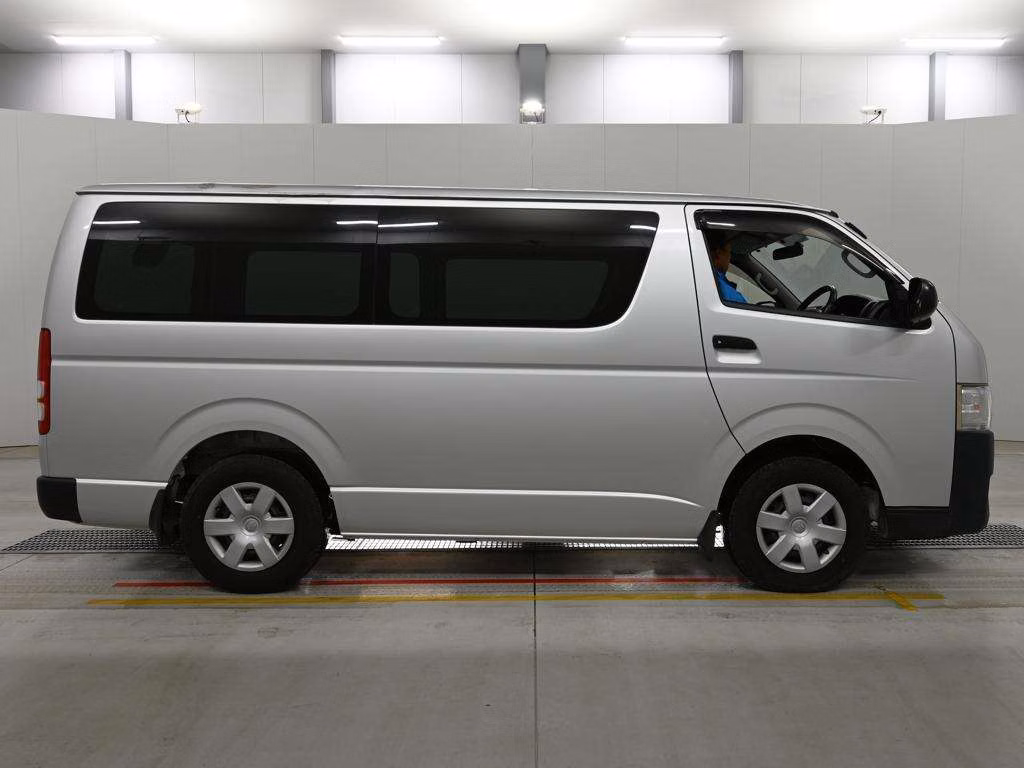 TOYOTA REGIUS ACE
