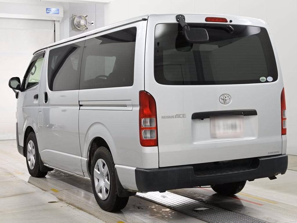 TOYOTA REGIUS ACE