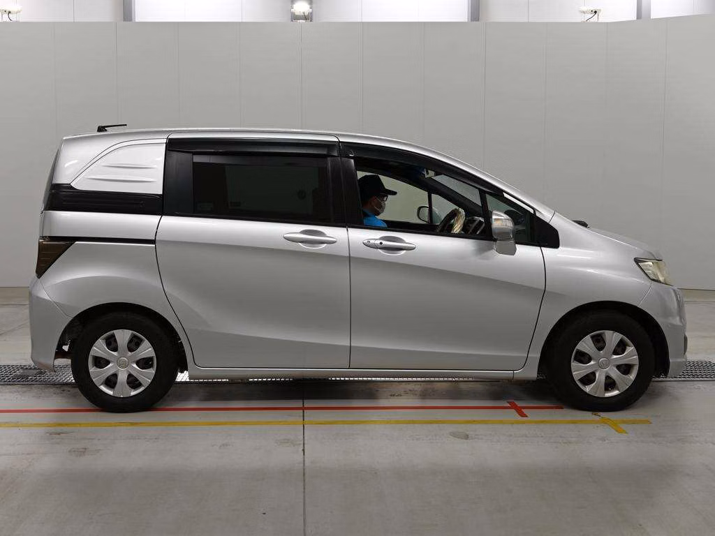 HONDA FREED SPIKE