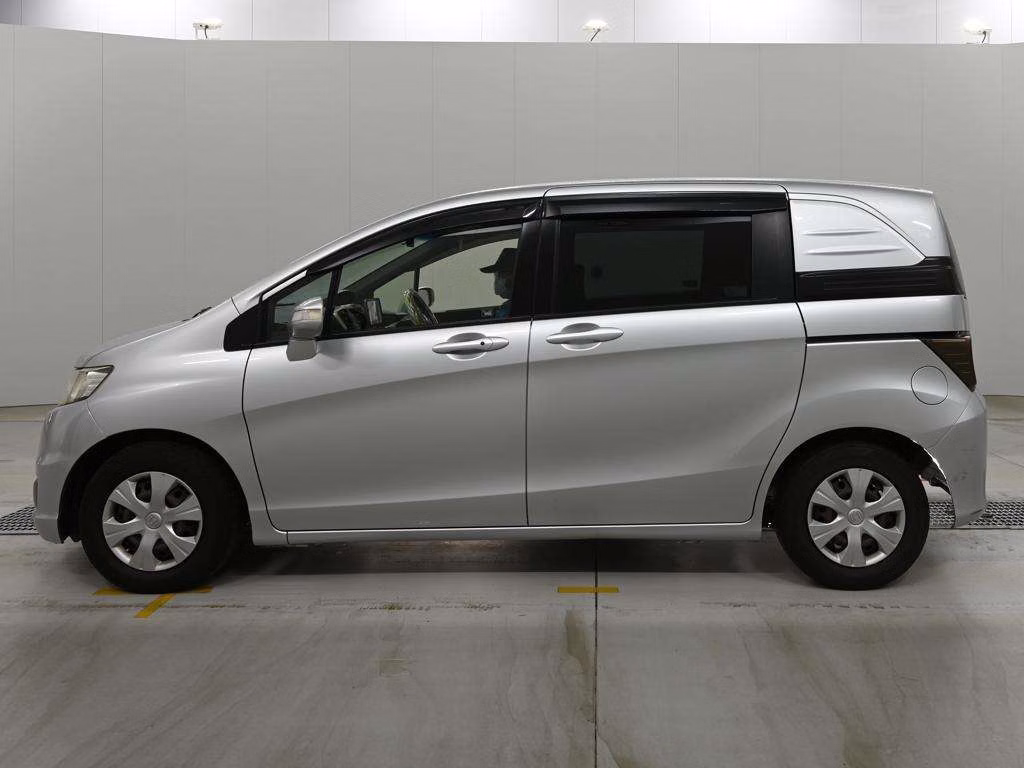 HONDA FREED SPIKE