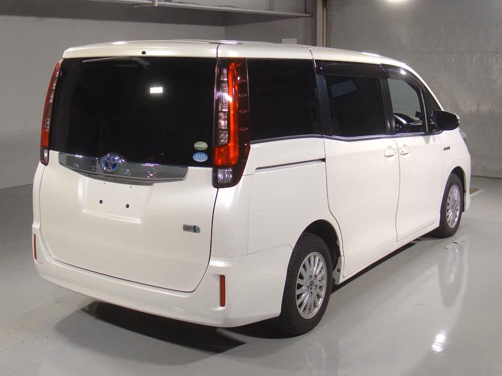 TOYOTA NOAH