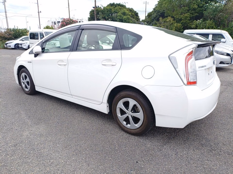TOYOTA PRIUS