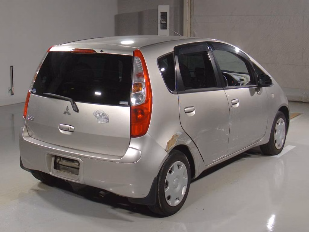 MITSUBISHI COLT