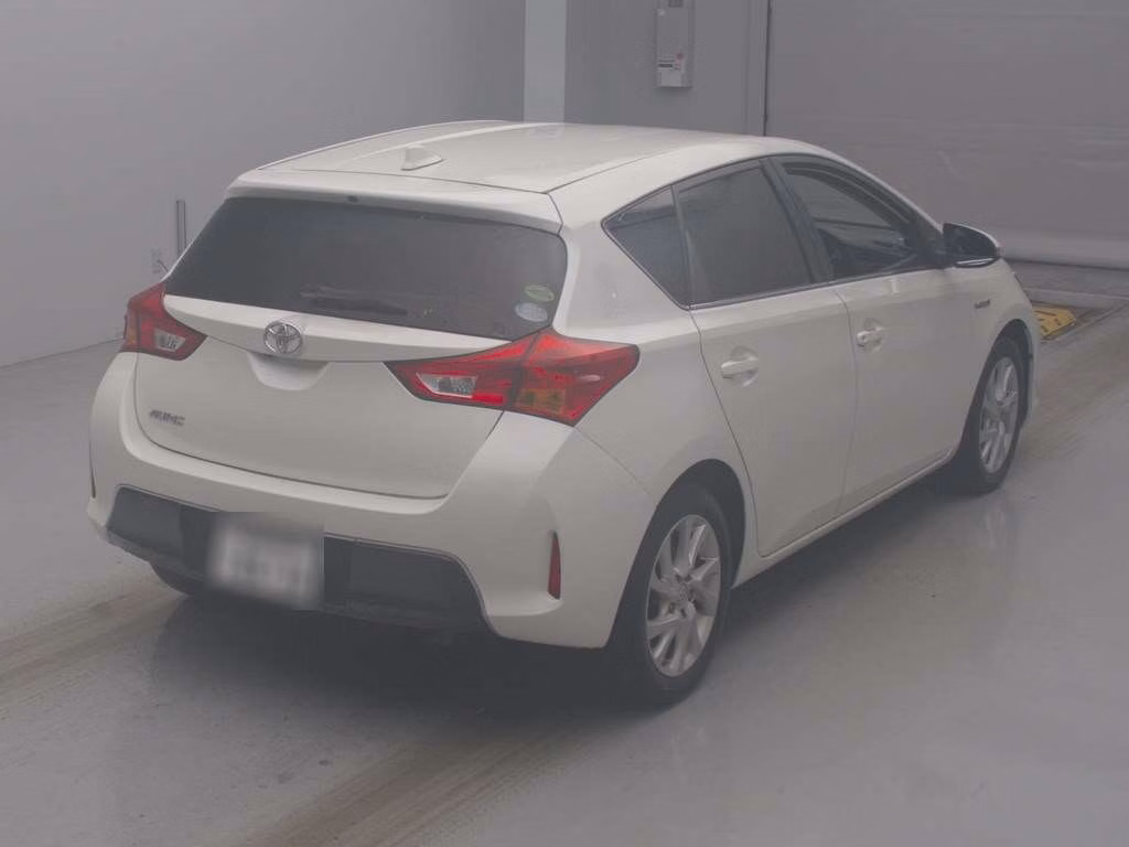 TOYOTA AURIS