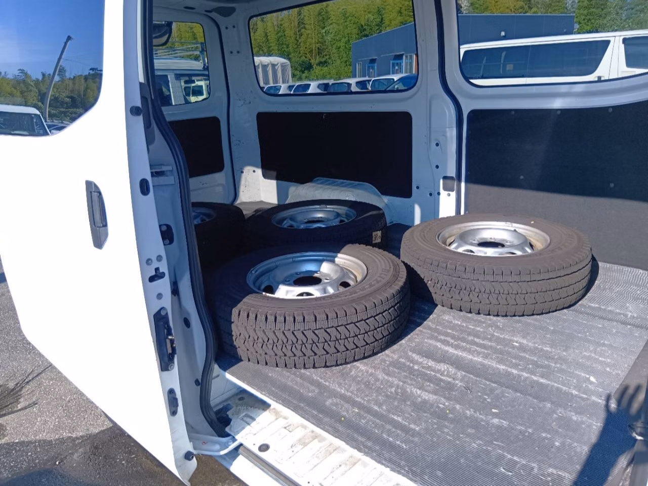 NISSAN NV350 CARAVAN