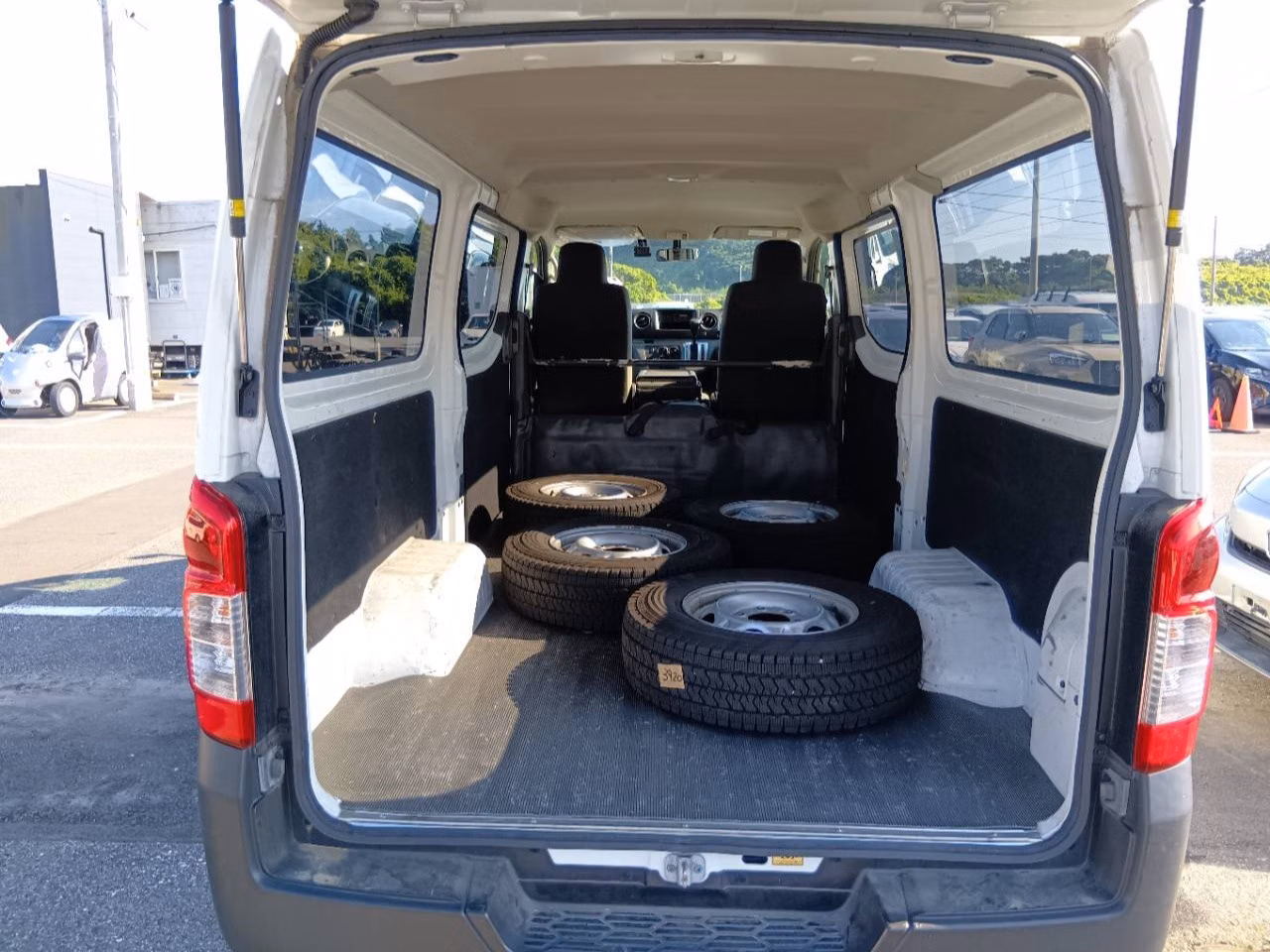 NISSAN NV350 CARAVAN