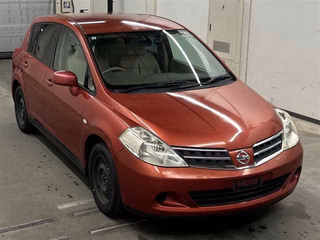 NISSAN TIIDA
