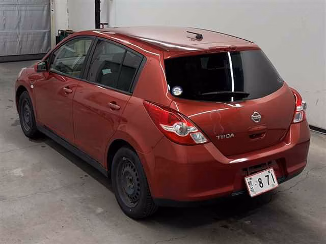 NISSAN TIIDA