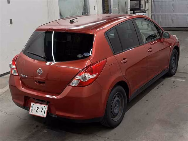 NISSAN TIIDA